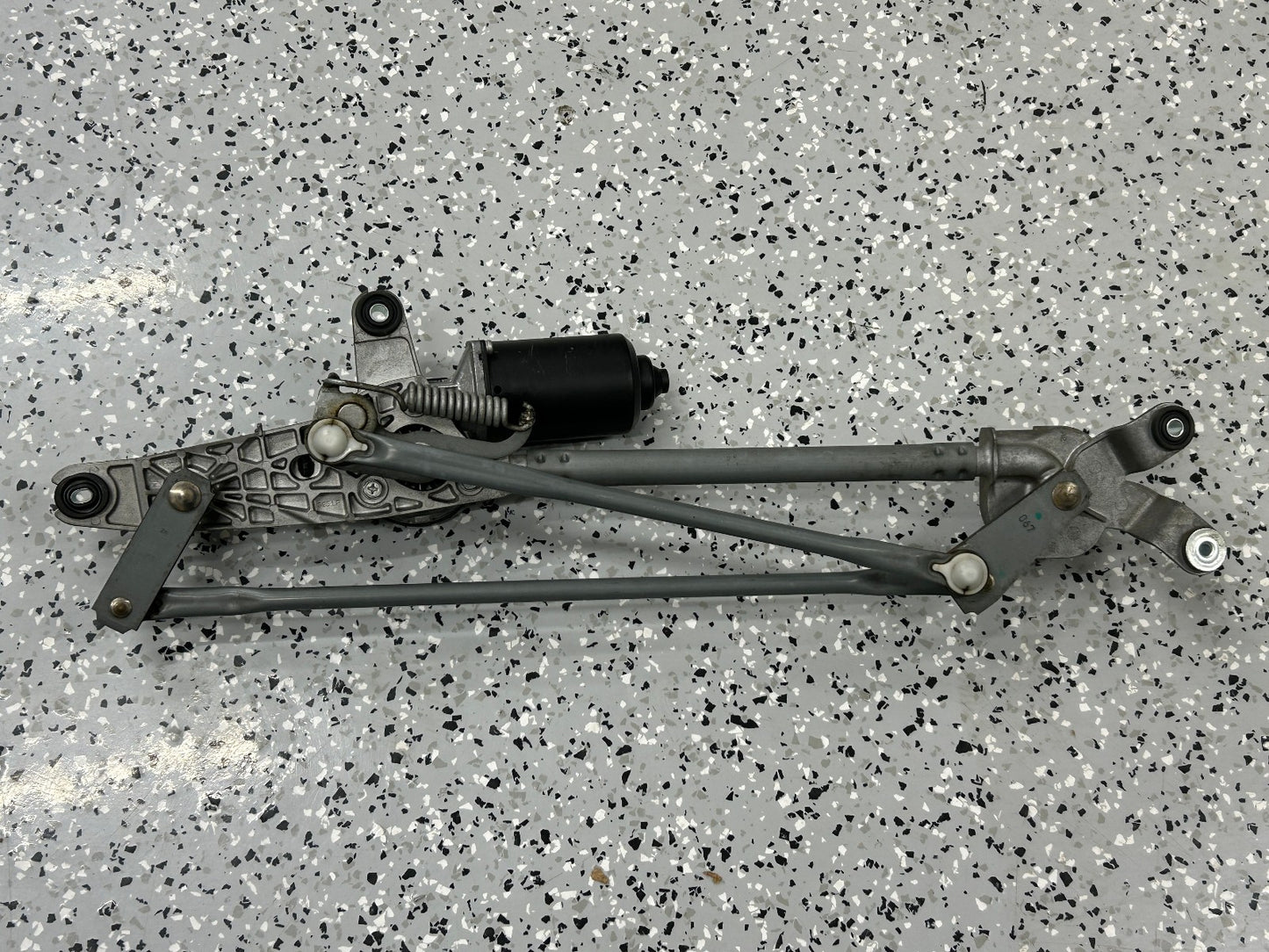 2008-2010 Toyota Highlander Windshield Wiper Motor and Linkage Assembly OEM