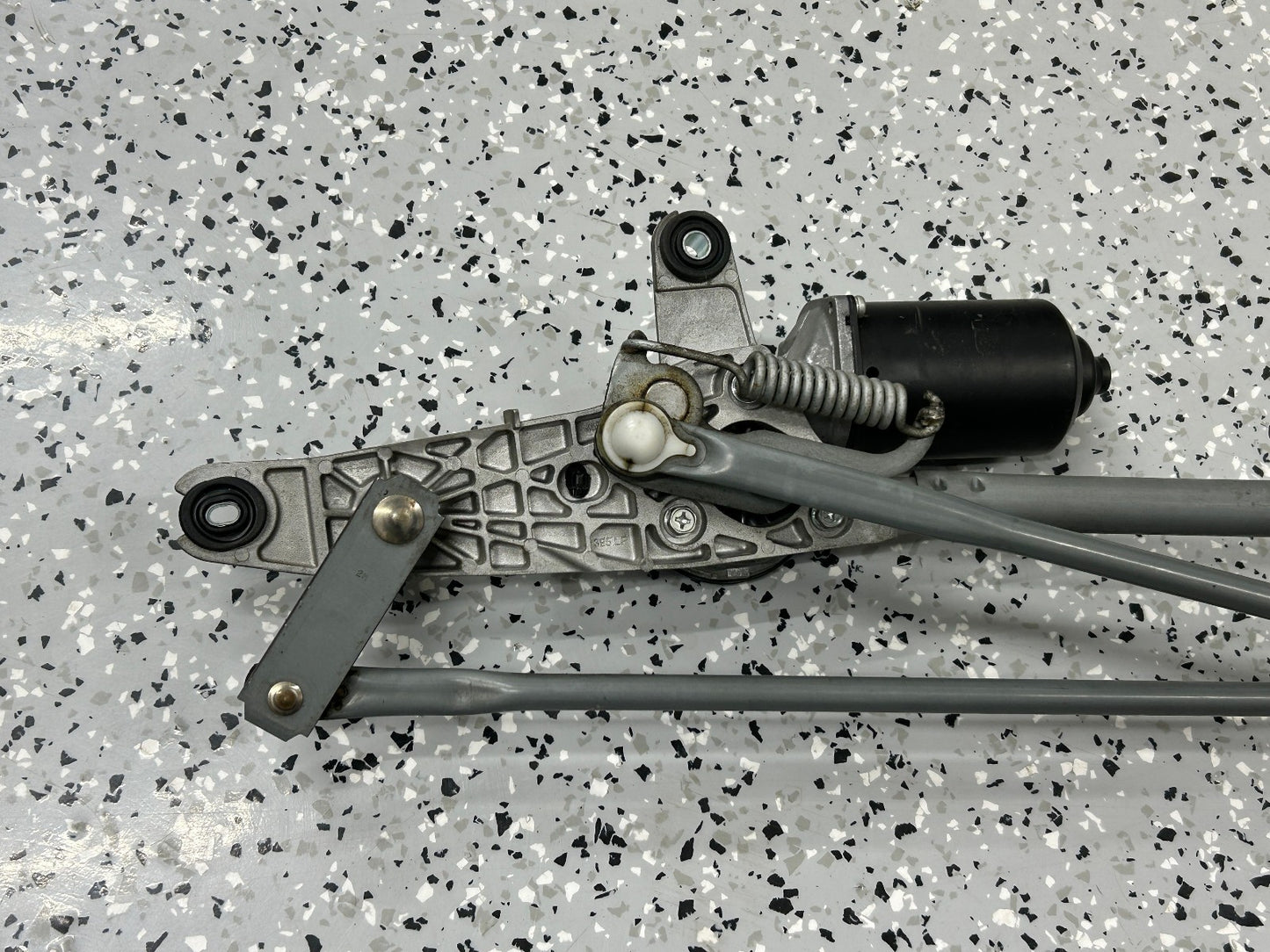 2008-2010 Toyota Highlander Windshield Wiper Motor and Linkage Assembly OEM