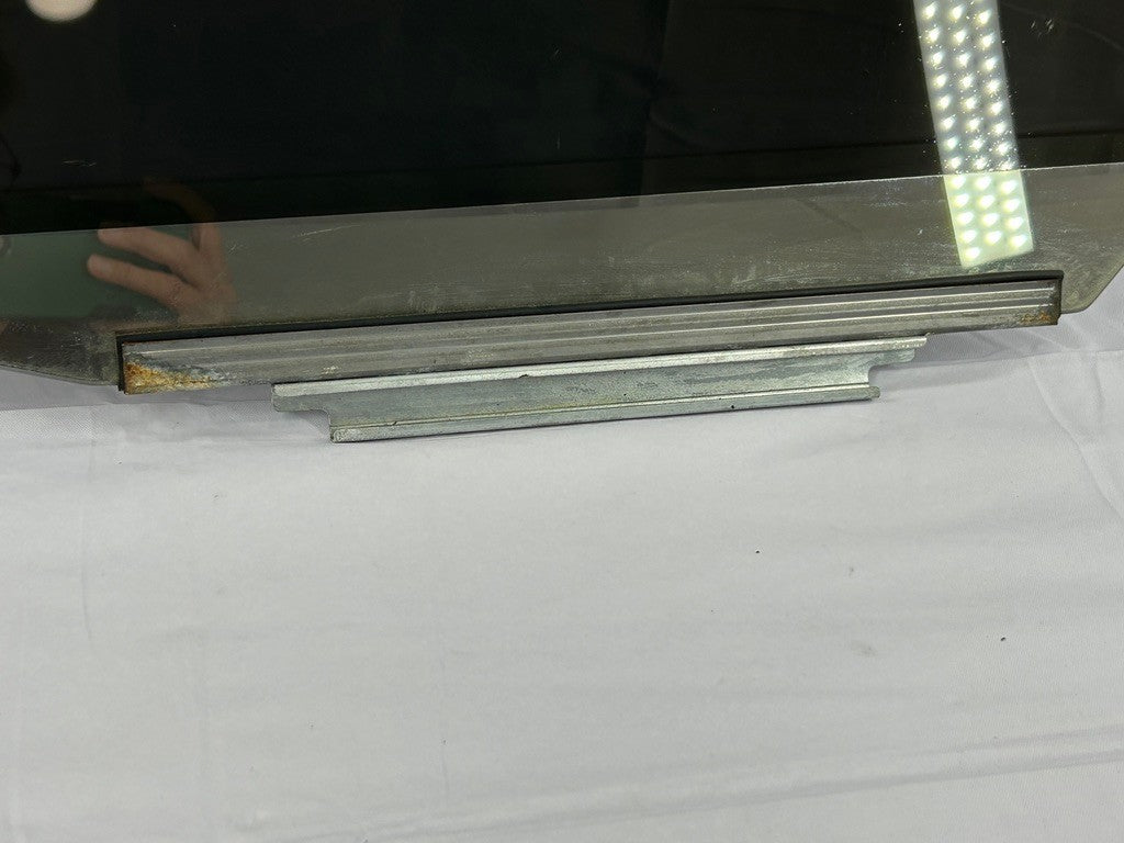1998-2000 Lexus LX470 Right Rear Door Window Glass OEM 68113-60270