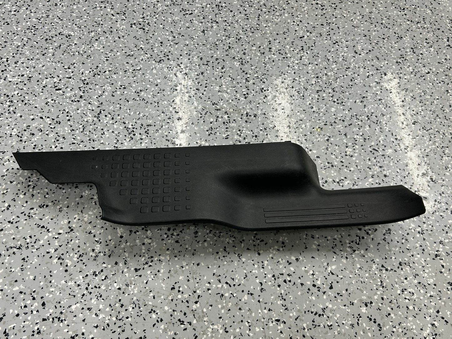2009-2015 Honda Pilot Right Side Carpet Retainer Scuff Plate Garnish OEM