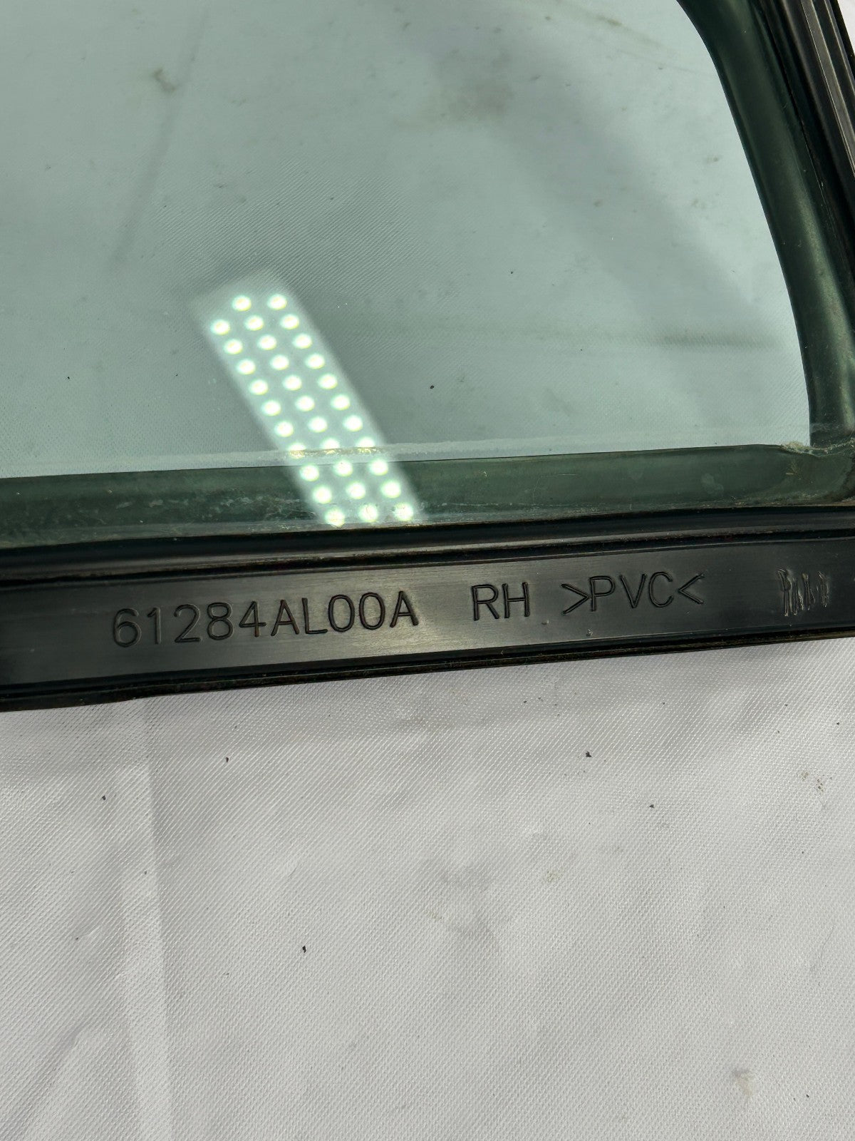 2015-2019 Subaru Outback Right Front Door Partition Glass Window OEM