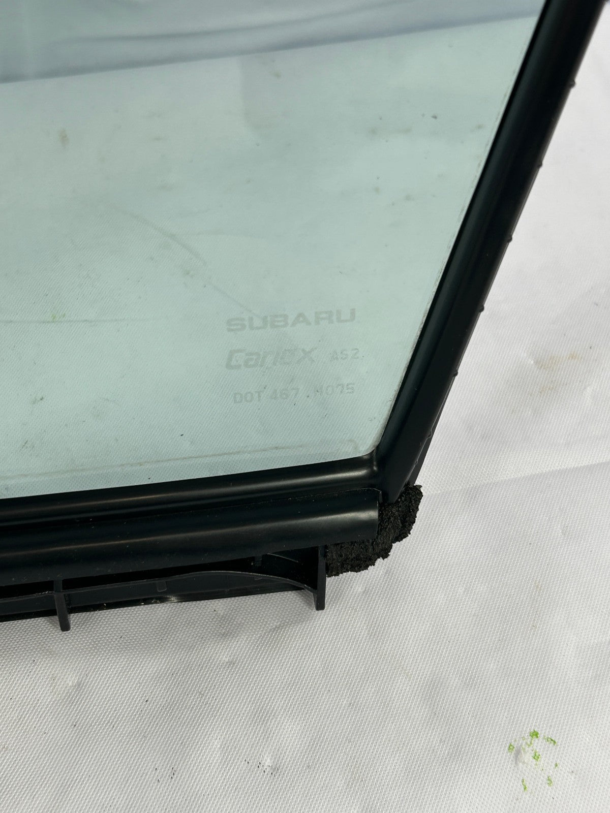 2015-2019 Subaru Outback Right Front Door Partition Glass Window OEM