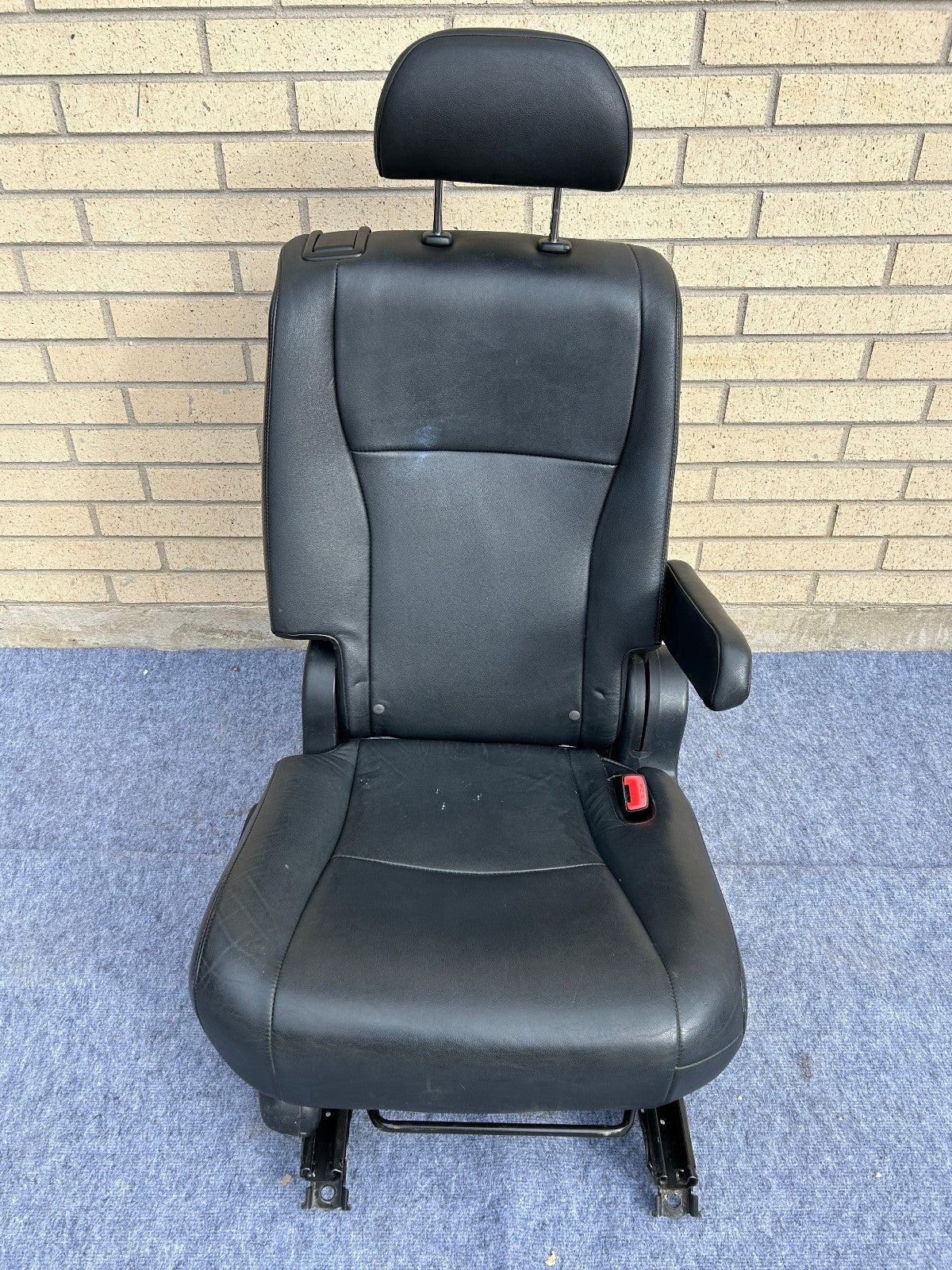 2008-2010 Toyota Highlander Right 2nd Row Seat Black Leather LA20 OEM
