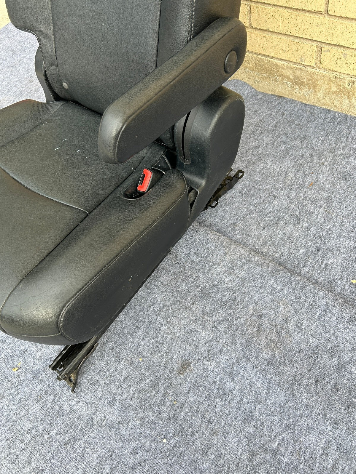 2008-2010 Toyota Highlander Right 2nd Row Seat Black Leather LA20 OEM