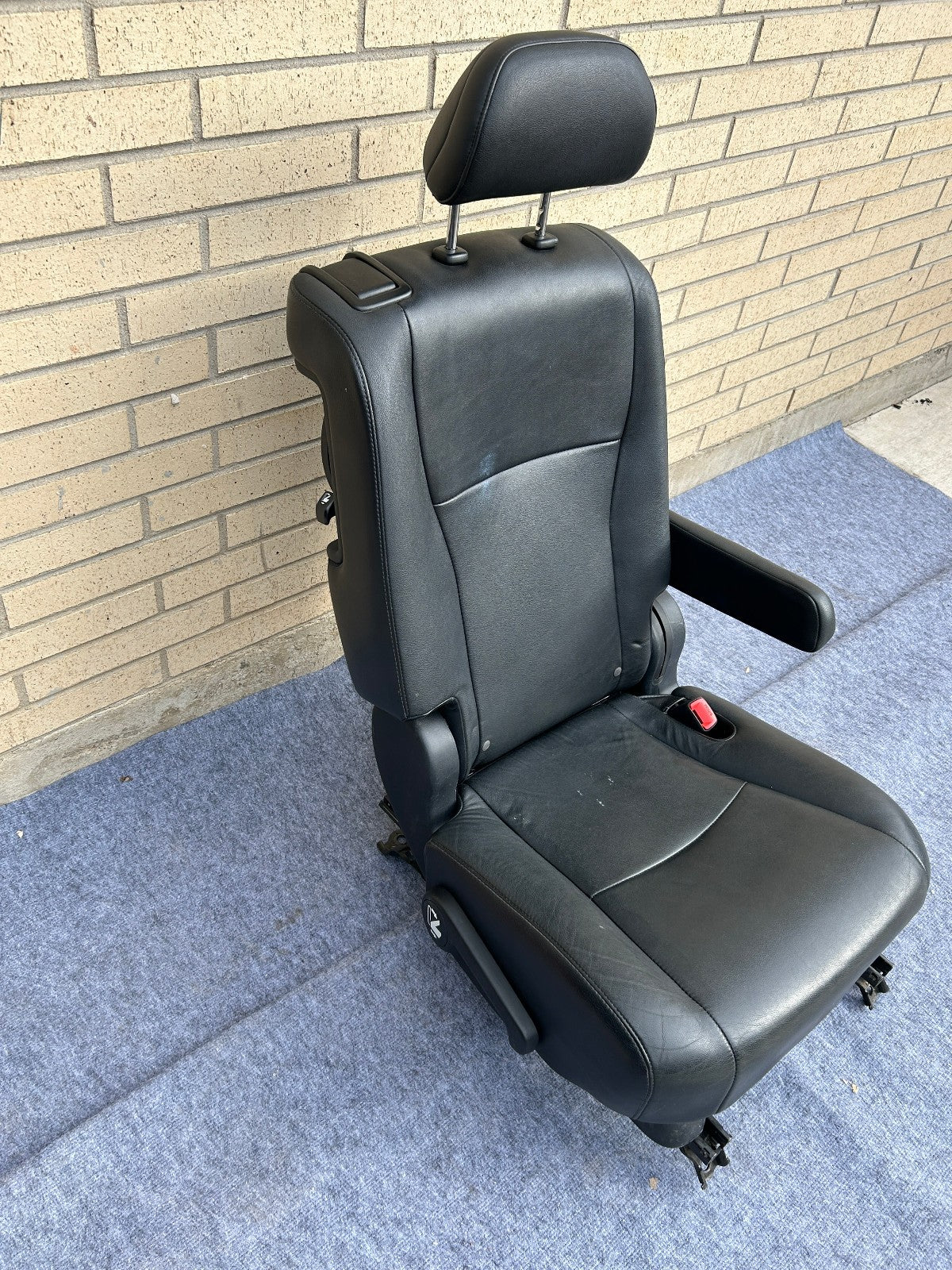 2008-2010 Toyota Highlander Right 2nd Row Seat Black Leather LA20 OEM