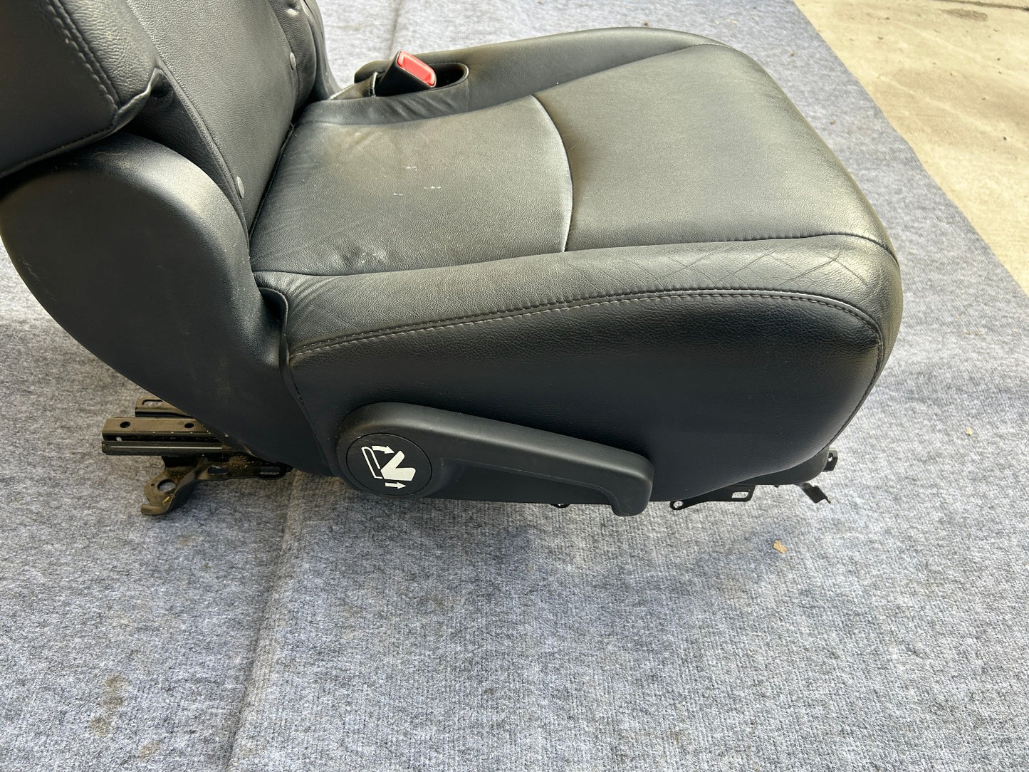 2008-2010 Toyota Highlander Right 2nd Row Seat Black Leather LA20 OEM