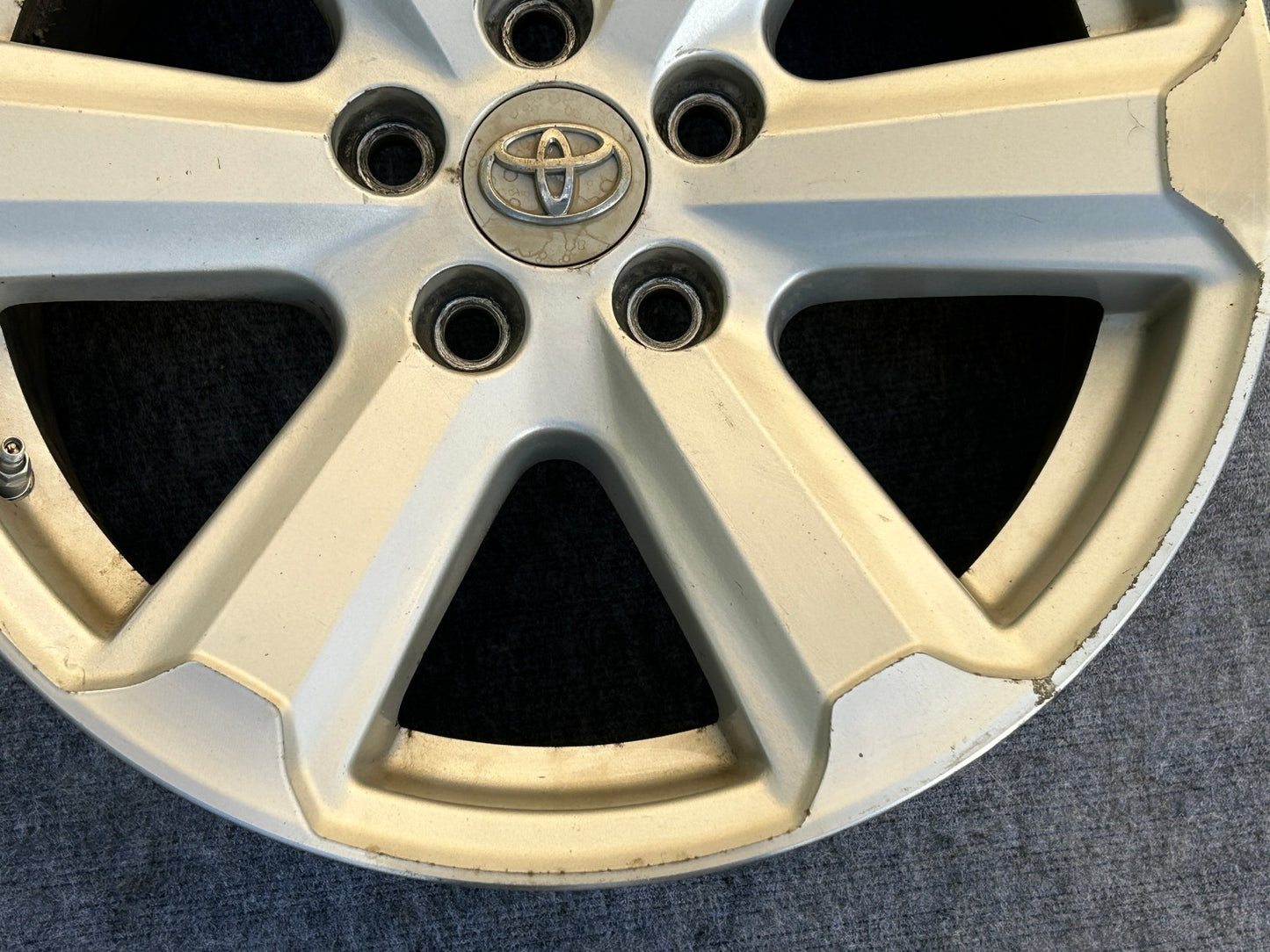2008-2010 Toyota Highlander 17X7-1/2 Alloy Wheel 6 Spokes 426110E140 OEM