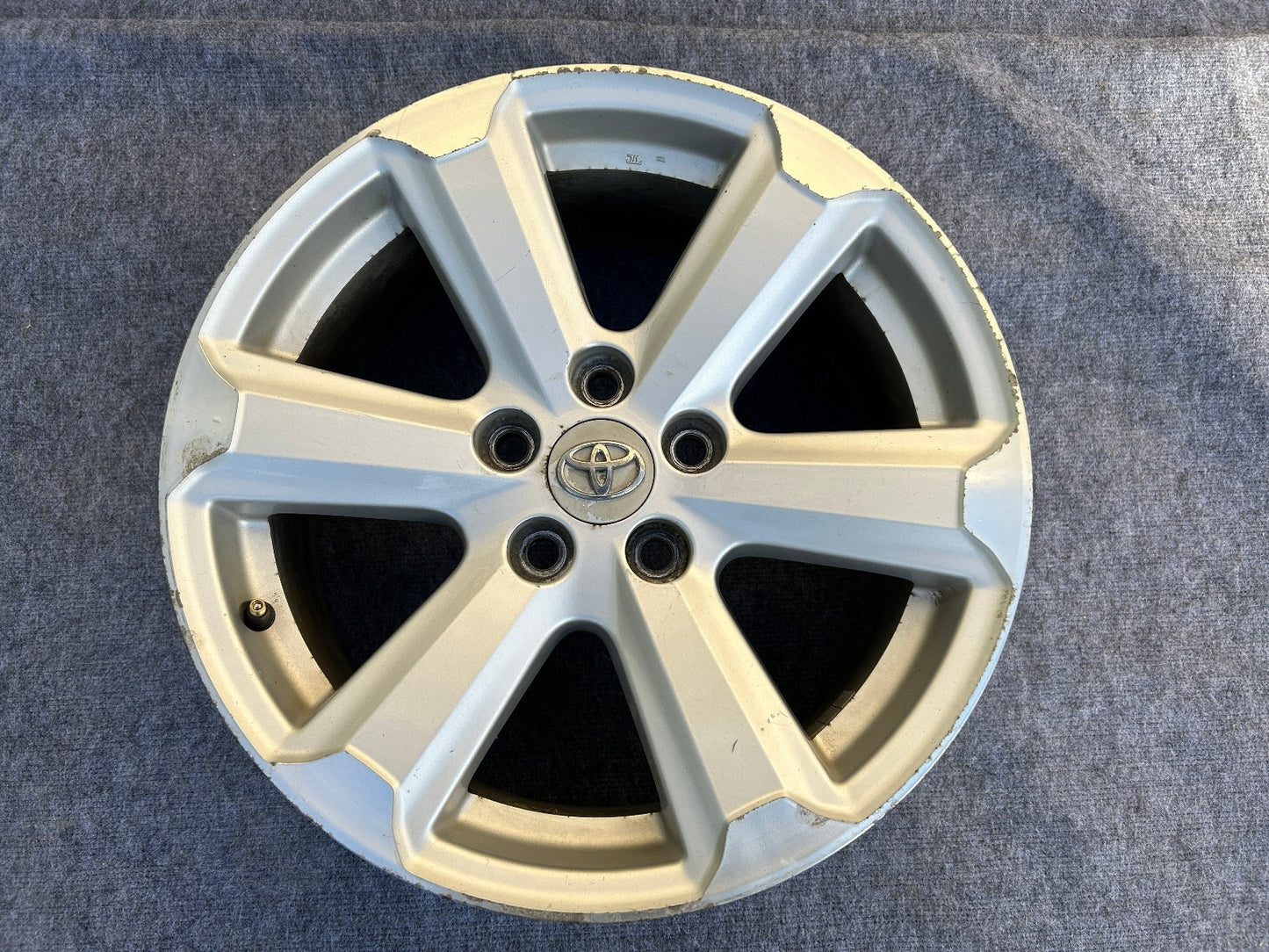 2008-2010 Toyota Highlander 17X7-1/2 Alloy Wheel 6 Spokes 426110E140 OEM