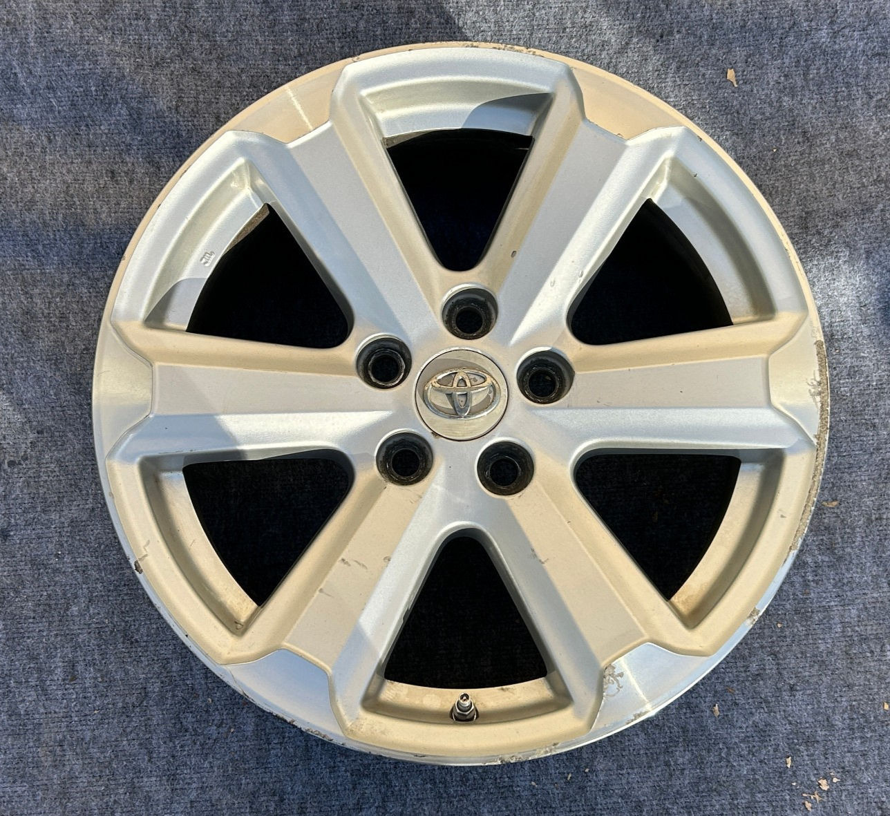2008-2010 Toyota Highlander 17X7-1/2 Alloy Wheel 6 Spokes 426110E140 OEM