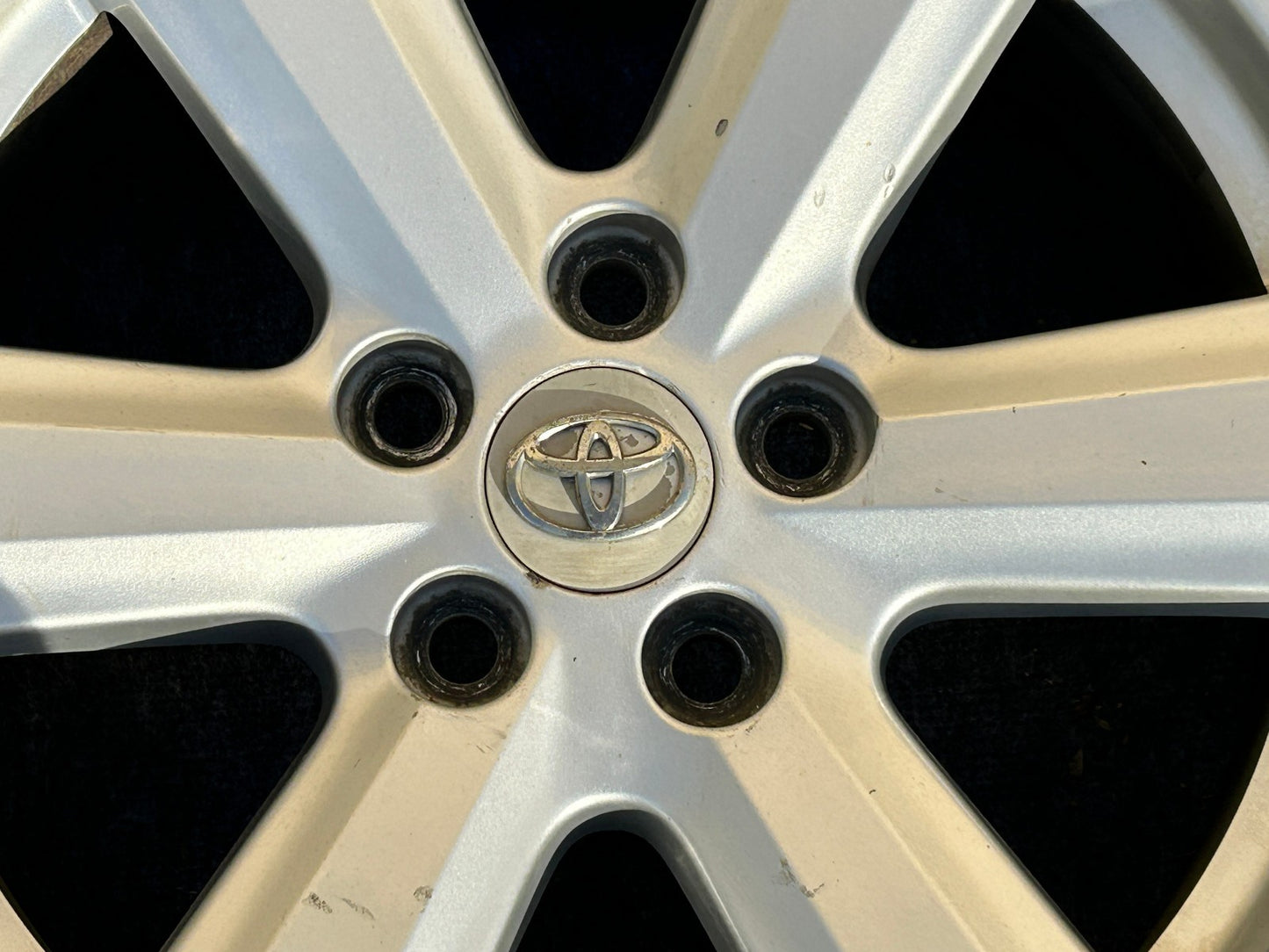 2008-2010 Toyota Highlander 17X7-1/2 Alloy Wheel 6 Spokes 426110E140 OEM