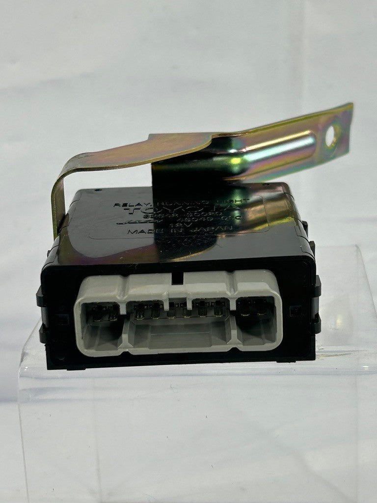 1998-2002 Lexus LX470 Running Light Relay Control Module 82642-30020 OEM