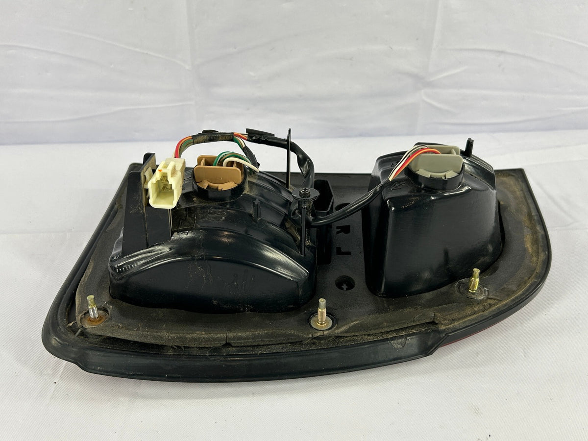1998-2002 Lexus LX470 Rear Right Inner Taillight Tail Light Lamp OEM 8158060040