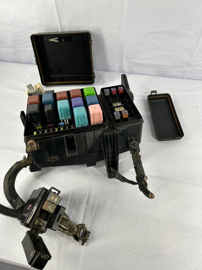 1998-2002 Lexus LX470 Land Cruiser OEM Fuse Relay Junction Box 8272060020 OEM