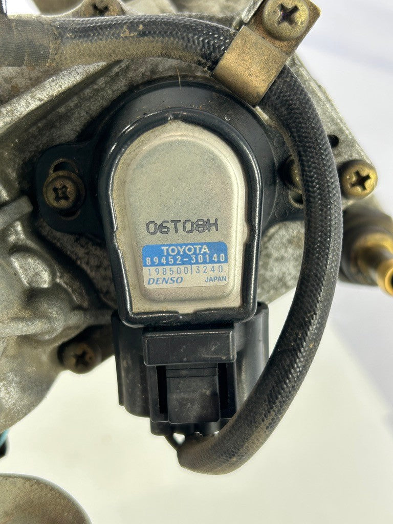 1998-2002 Lexus LX470 Toyota Sequoia Tundra Land Cruiser Throttle Body OEM