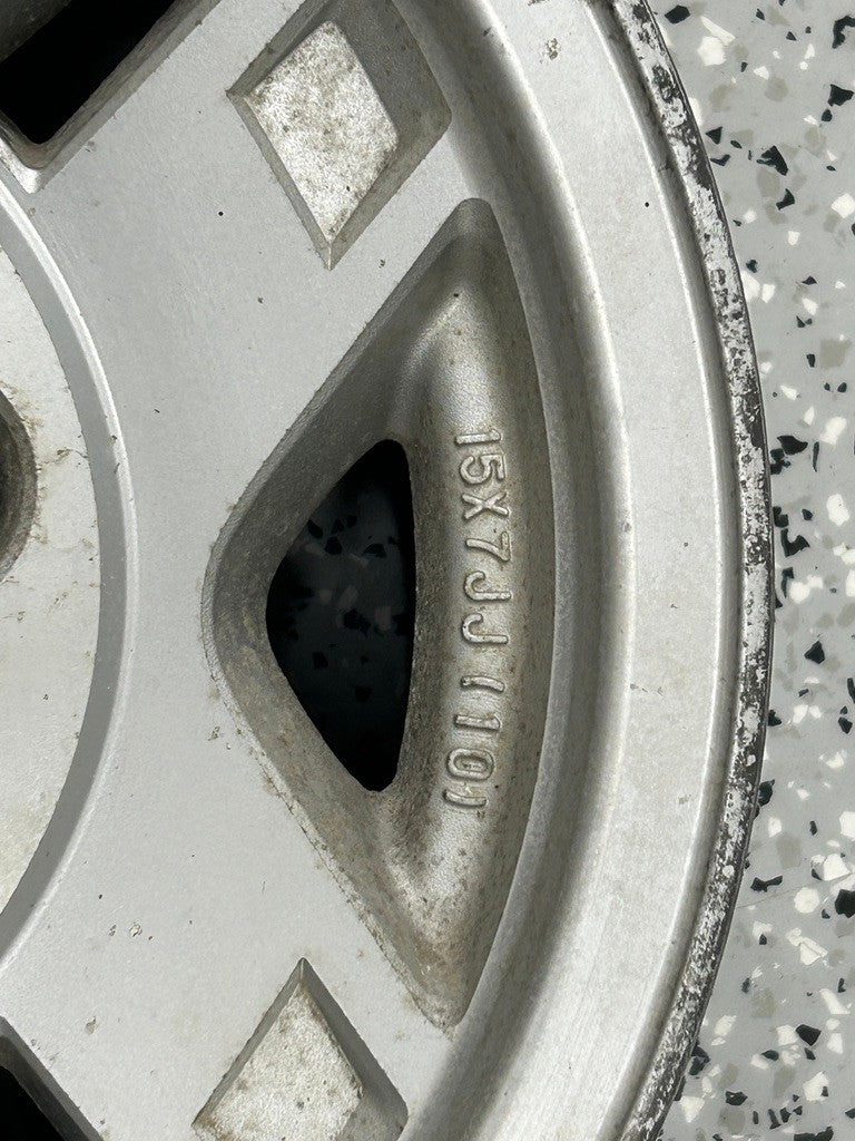 1991-1992 Toyota LAND CRUISER 15x7 Aluminum Alloy Silver 4 Double Spoke 69261