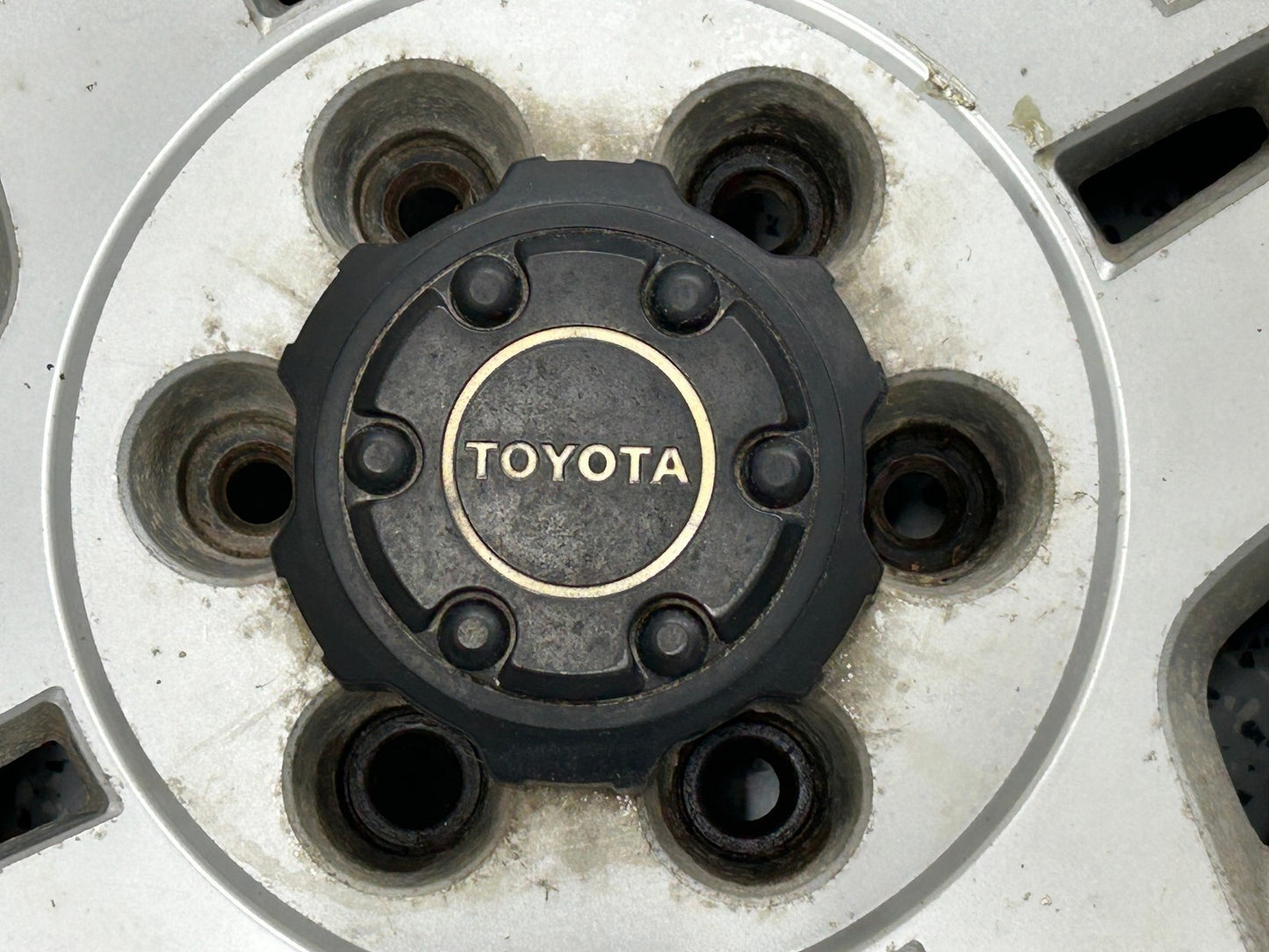 1991-1992 Toyota LAND CRUISER 15x7 Aluminum Alloy Silver 4 Double Spoke 69261