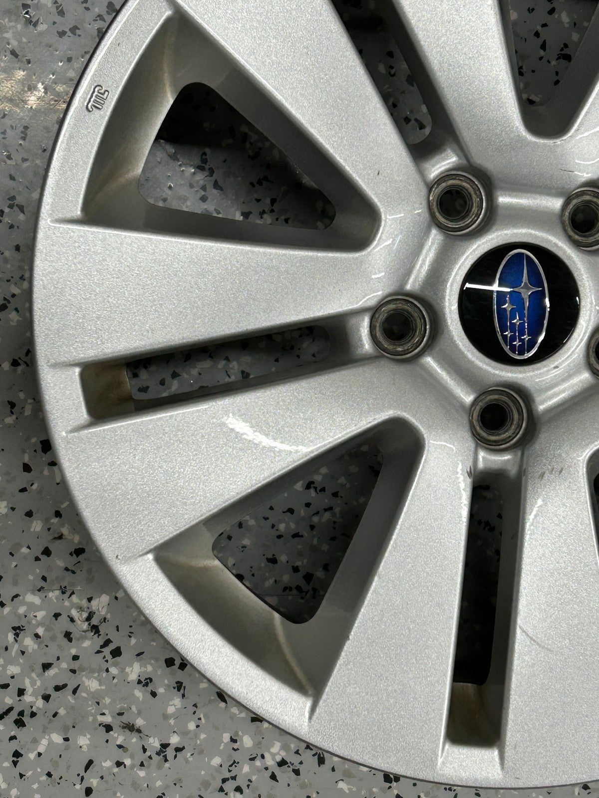 2015-2019 Subaru Outback Wheel 17x7 Aluminum Alloy Silver 5 V Spoke OEM