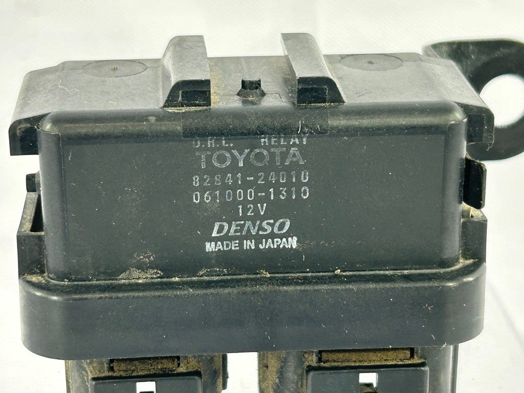 1998-2002 Lexus LX470 Running Light Voltage Control Relay 82840-60020 OEM