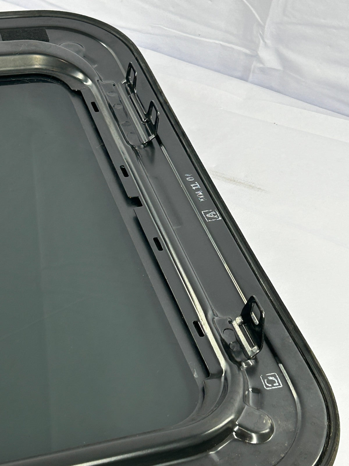 2005-2009 Hyundai Tucson Sunroof Roof Glass Window OEM 816102E000
