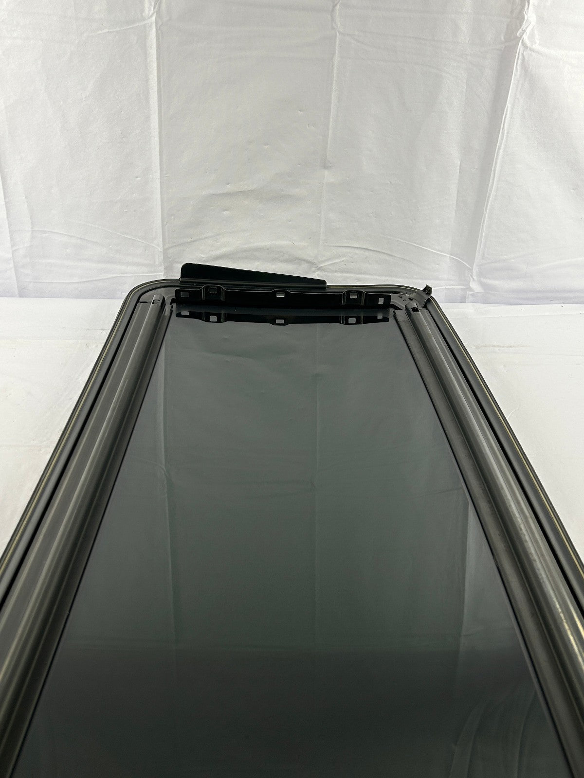 2004-2010 Infiniti QX56 Sunroof Moon Roof Window Glass OEM 912107S010