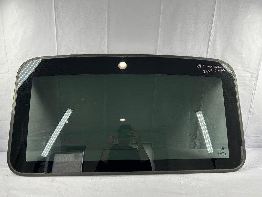 2004-2007 Toyota SOLARA Sunroof Glass Power Moonroof Glass Factory OEM