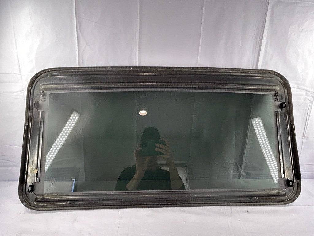 2004-2007 Toyota SOLARA Sunroof Glass Power Moonroof Glass Factory OEM