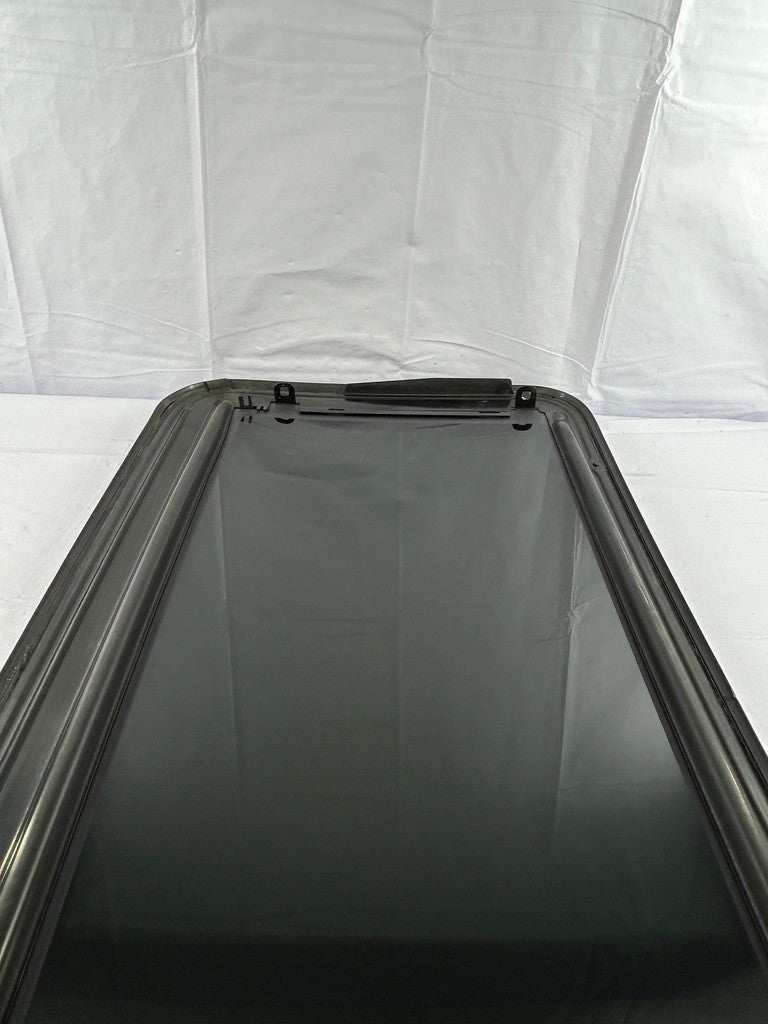 2004-2007 Toyota SOLARA Sunroof Glass Power Moonroof Glass Factory OEM