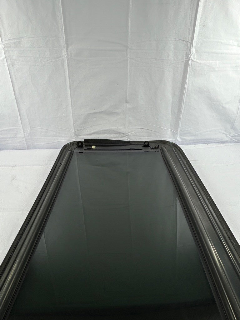 2004-2007 Toyota SOLARA Sunroof Glass Power Moonroof Glass Factory OEM