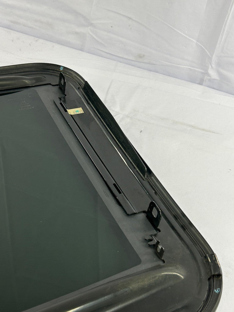 2004-2007 Toyota SOLARA Sunroof Glass Power Moonroof Glass Factory OEM