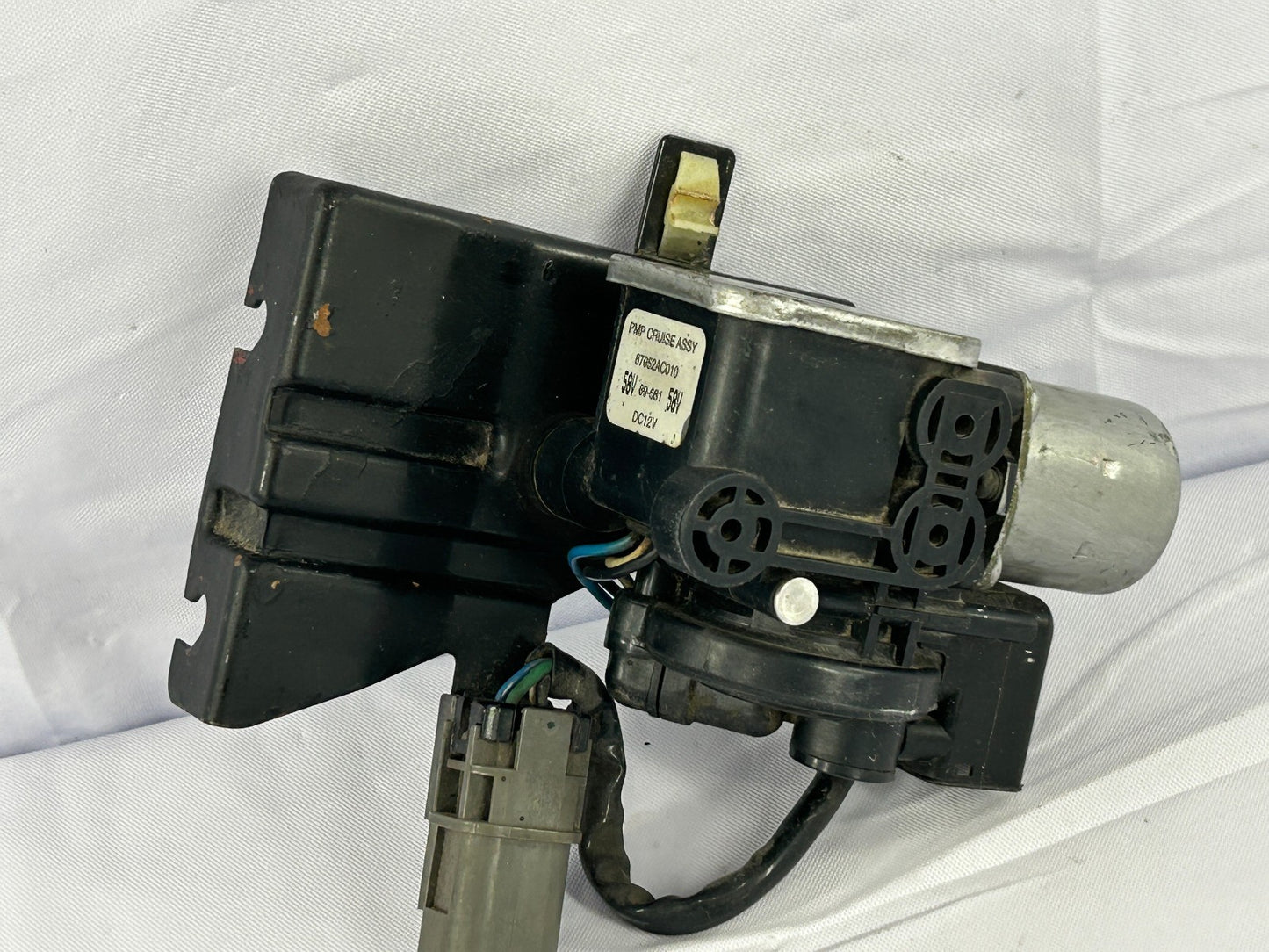 1995-1997 Subaru Legacy Cruise Control Pump Unit 87052AC010 OEM