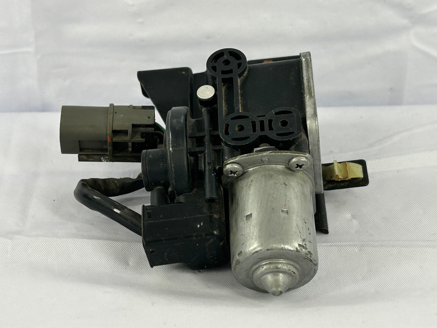 1995-1997 Subaru Legacy Cruise Control Pump Unit 87052AC010 OEM