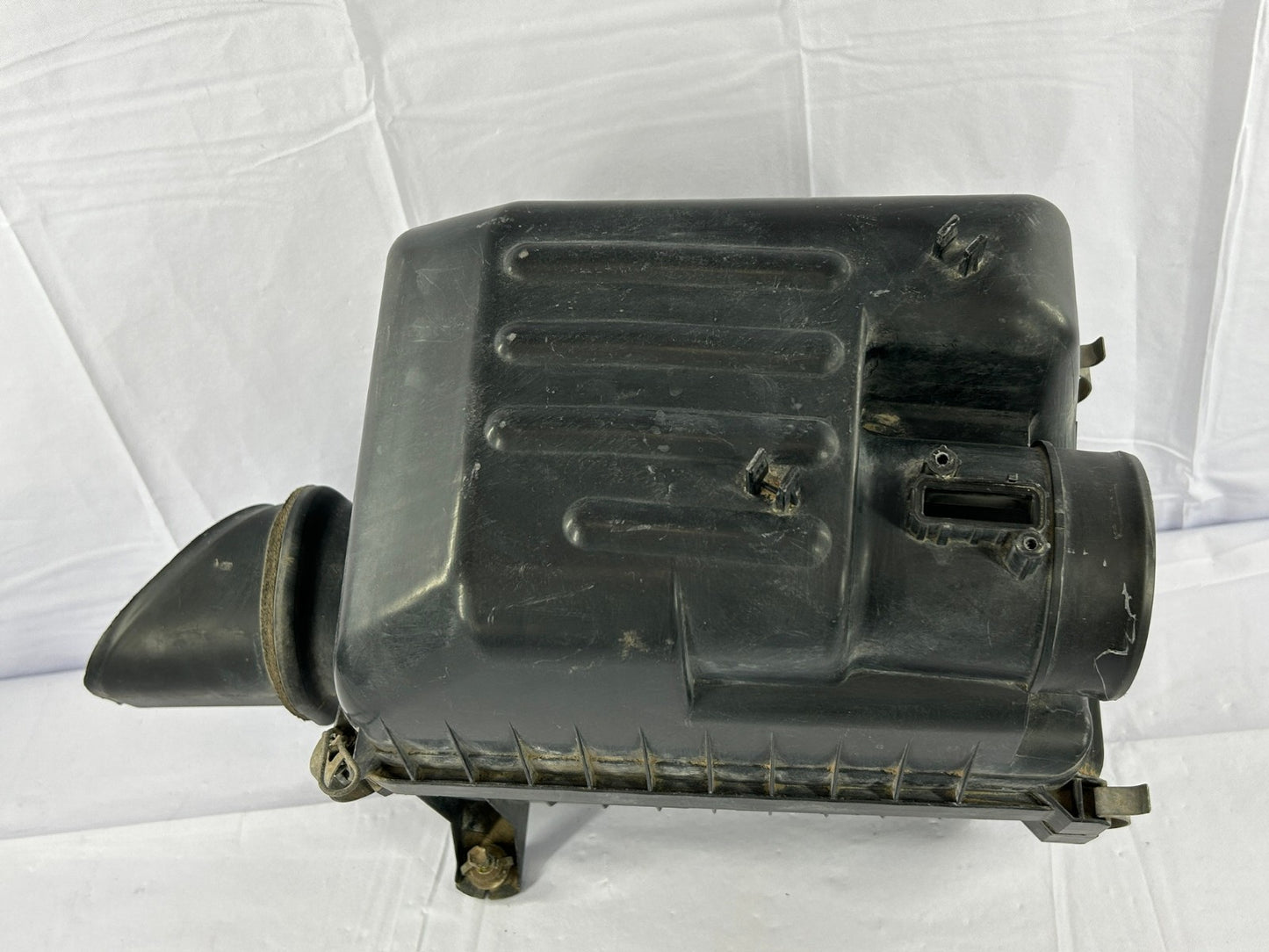 2000-2006 Toyota Tundra Air Filter and Housing Assembly OEM
