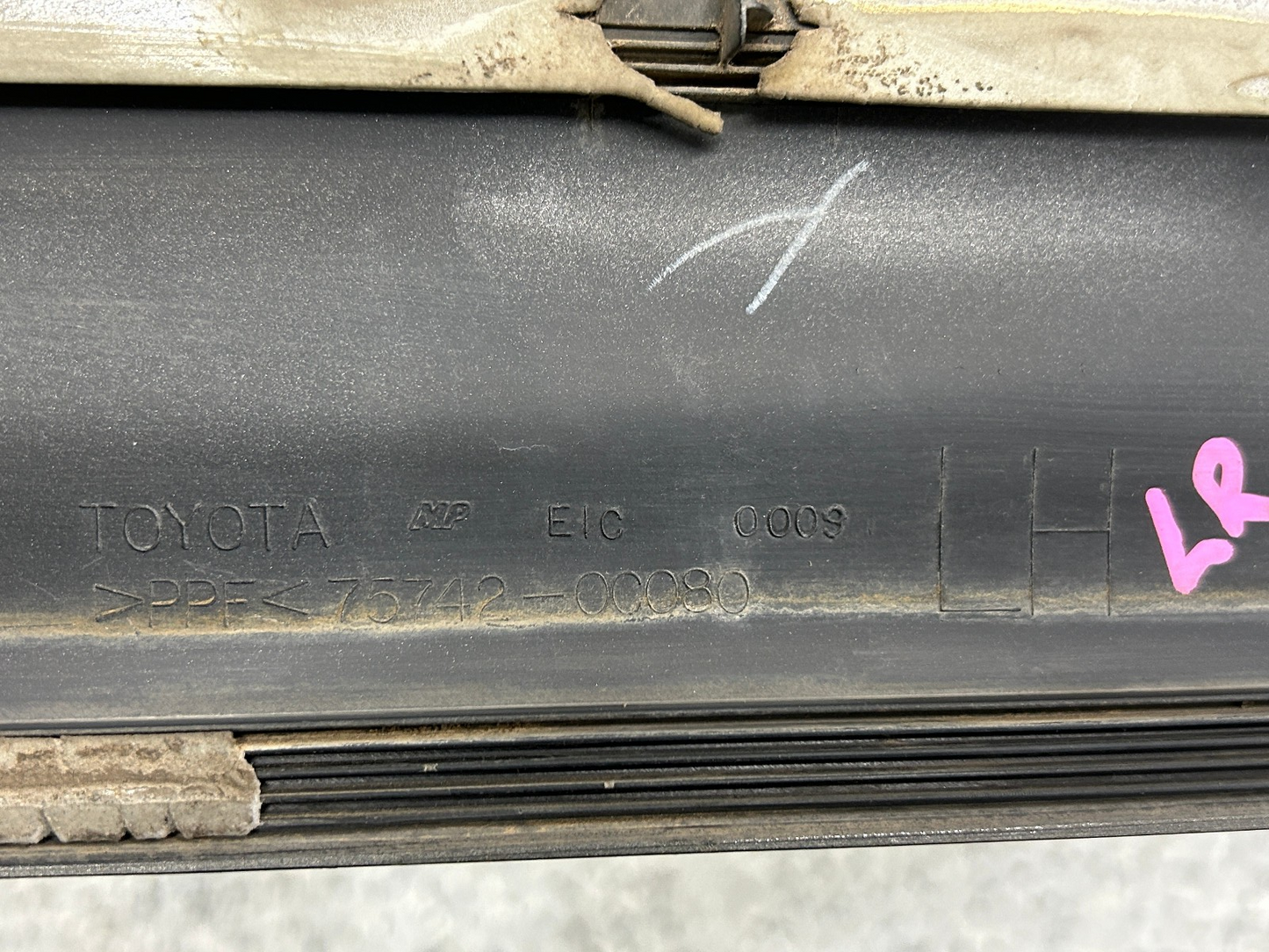 2001-2006 Toyota Tundra Left Rear Door Molding Gray 1E3 OEM