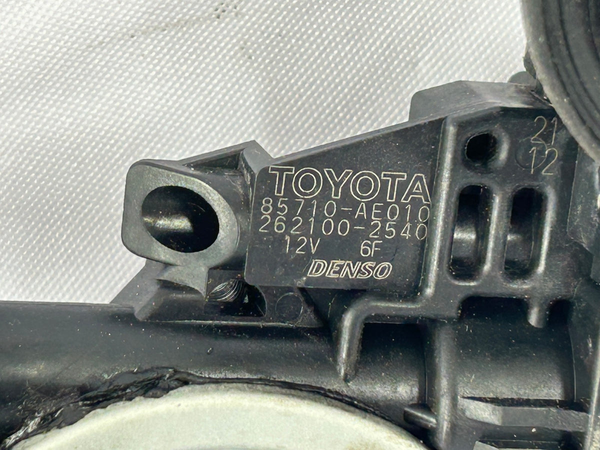 2004-2006 Toyota Tundra Double Cab Rear Right Window Motor OEM 85710-AE010
