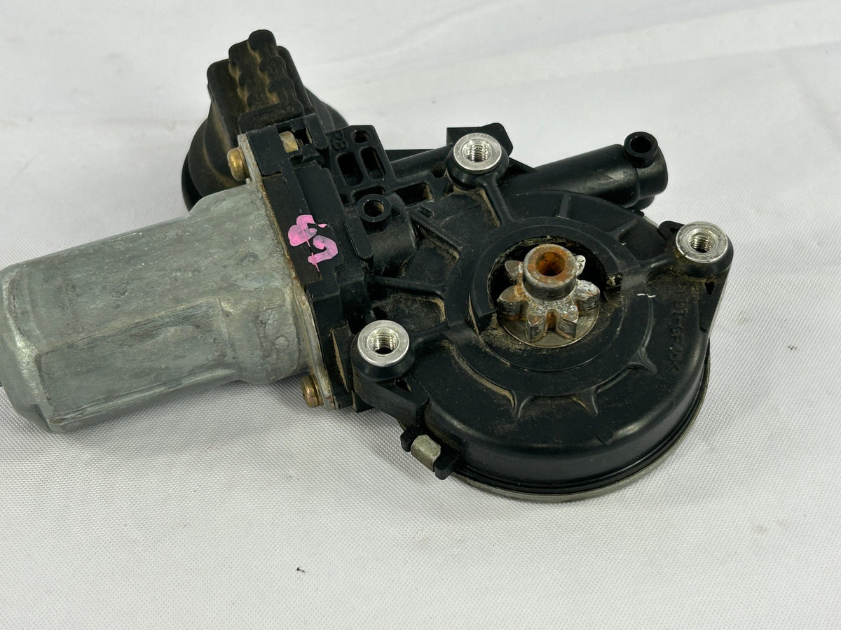 2004-2006 Toyota Tundra Double Cab Rear Right Window Motor OEM 85710-AE010