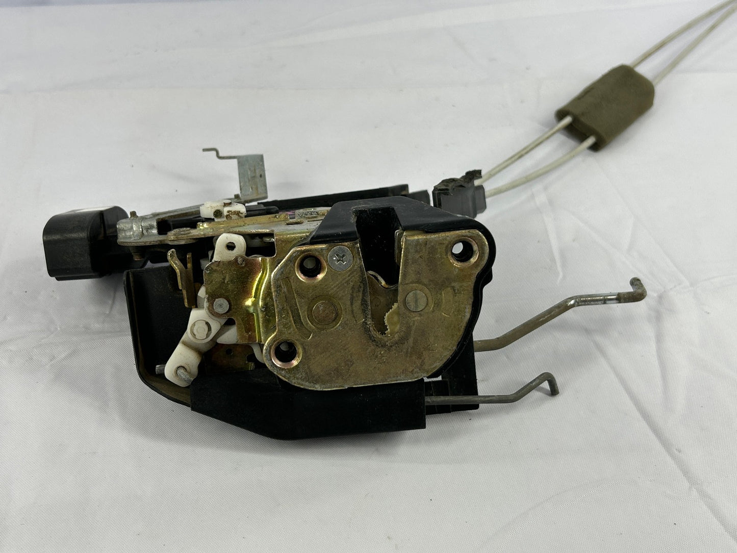 2004-2006 Toyota Tundra Right Front Door Lock Actuator Crew Cab Latch OEM
