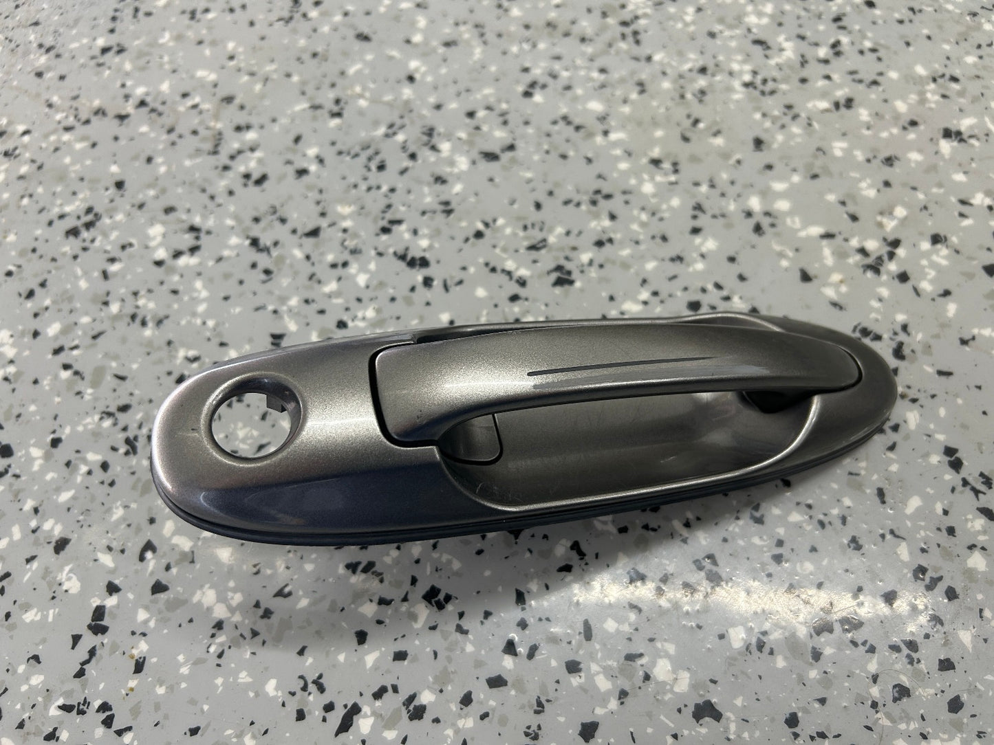 2004-2006 Toyota Tundra Right Front Exterior Door Handle Silver 1E3 OEM