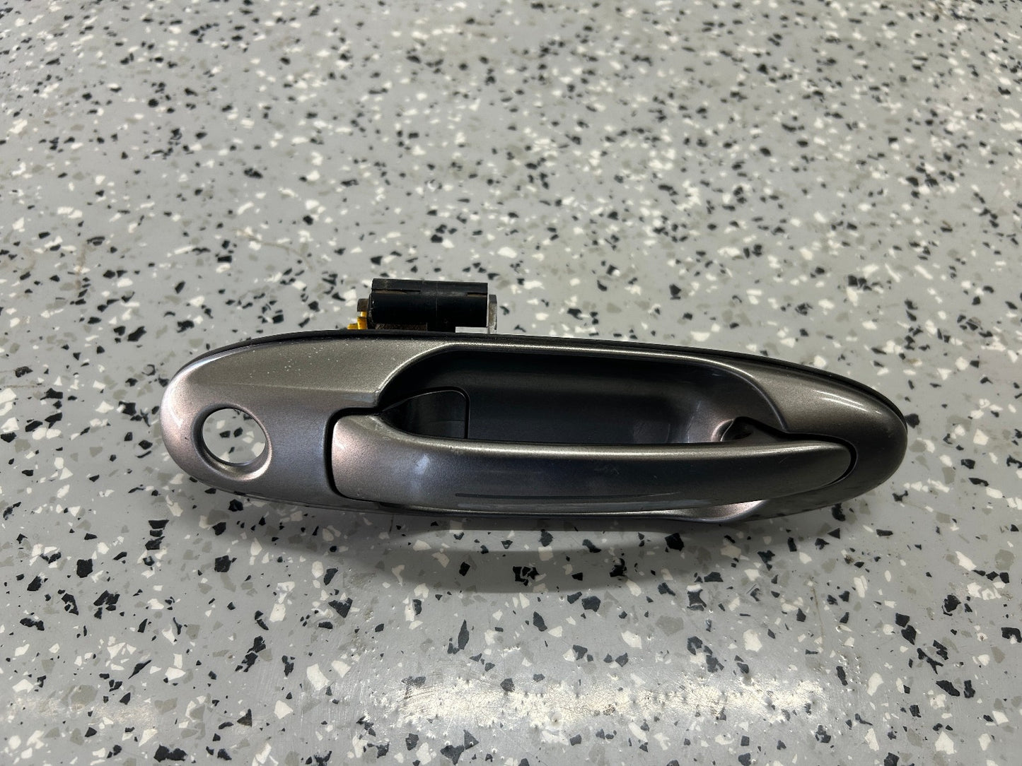 2004-2006 Toyota Tundra Right Front Exterior Door Handle Silver 1E3 OEM