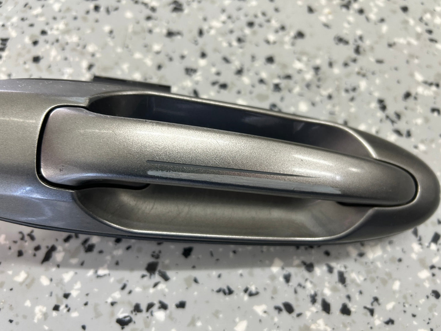 2004-2006 Toyota Tundra Right Front Exterior Door Handle Silver 1E3 OEM