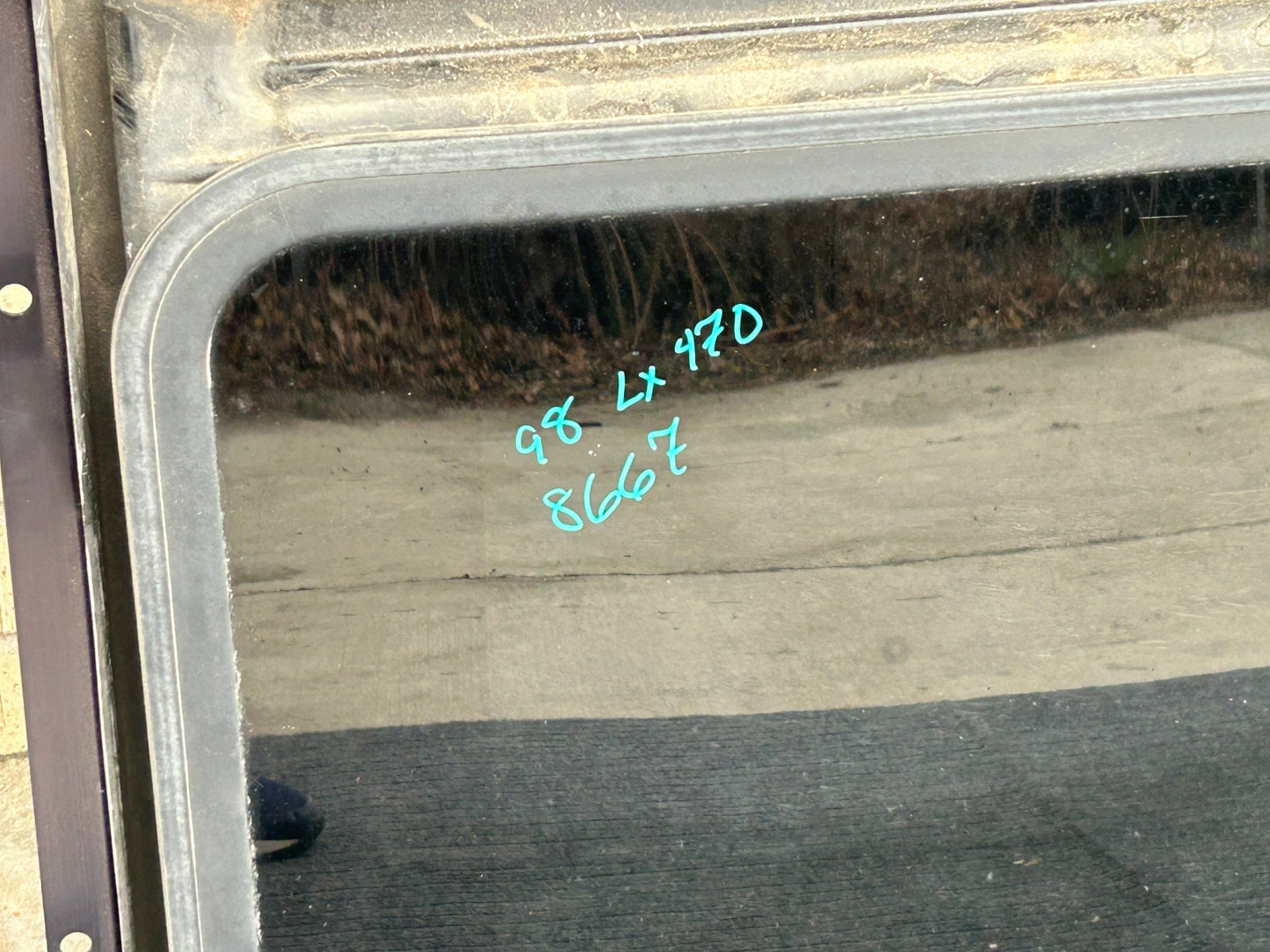 1998-2002 Lexus LX470 Sunroof Glass Assembly Glass Frame Beige Shade 63233-60021