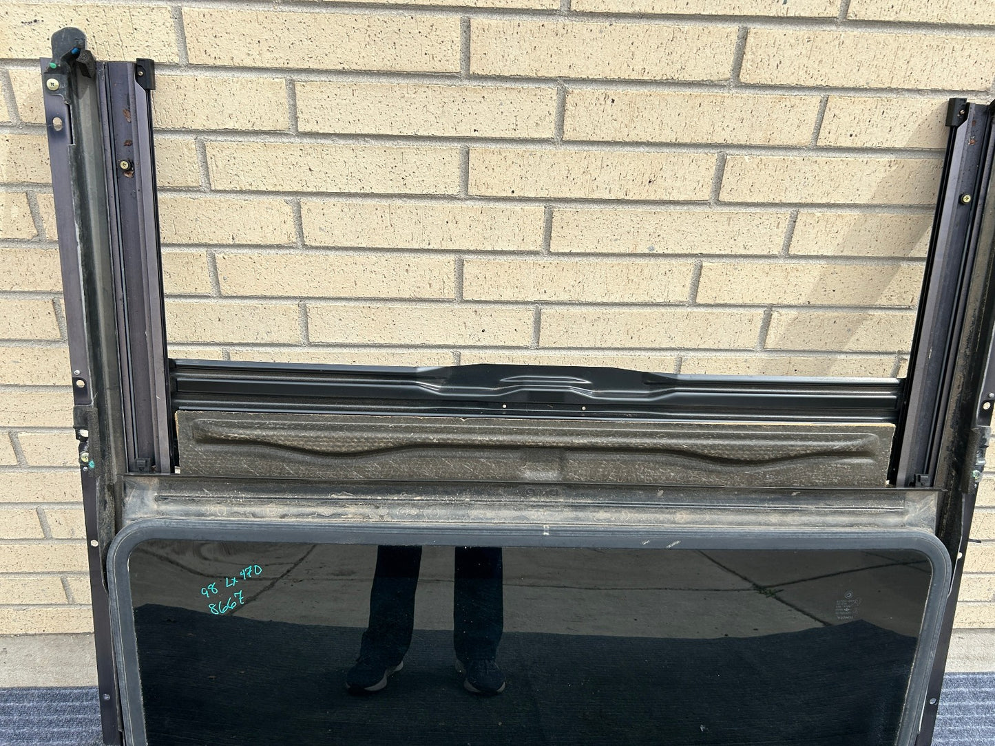 1998-2002 Lexus LX470 Sunroof Glass Assembly Glass Frame Beige Shade 63233-60021