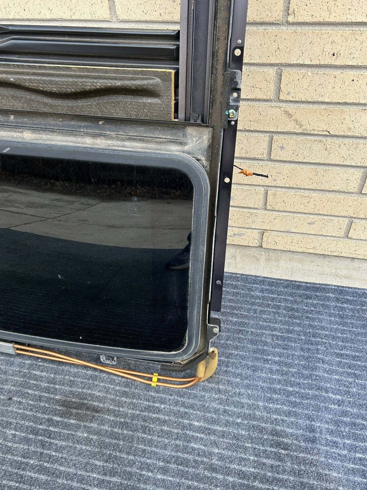 1998-2002 Lexus LX470 Sunroof Glass Assembly Glass Frame Beige Shade 63233-60021