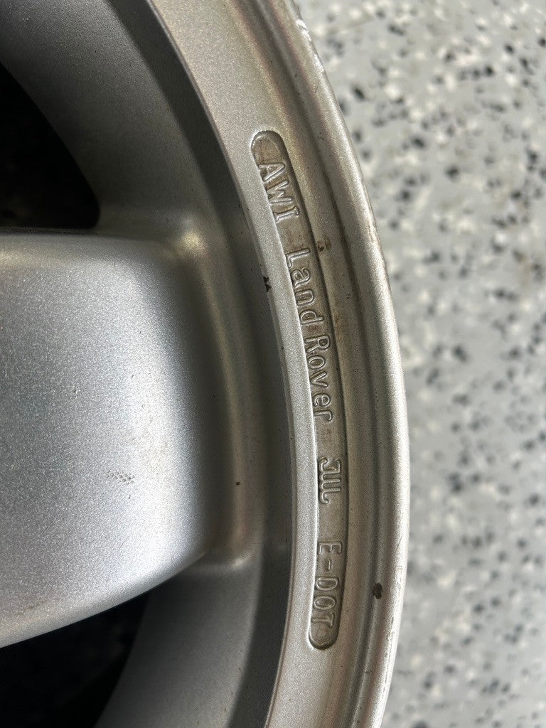Land Rover Discovery 2000-2002 16X7 Aluminum Alloy Chrome 5 Spoke Wheel