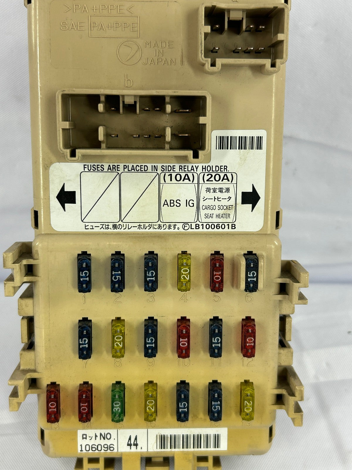 2002-2004 Subaru Forester Fuse Box Relay Junction Box  82201FE000 OEM
