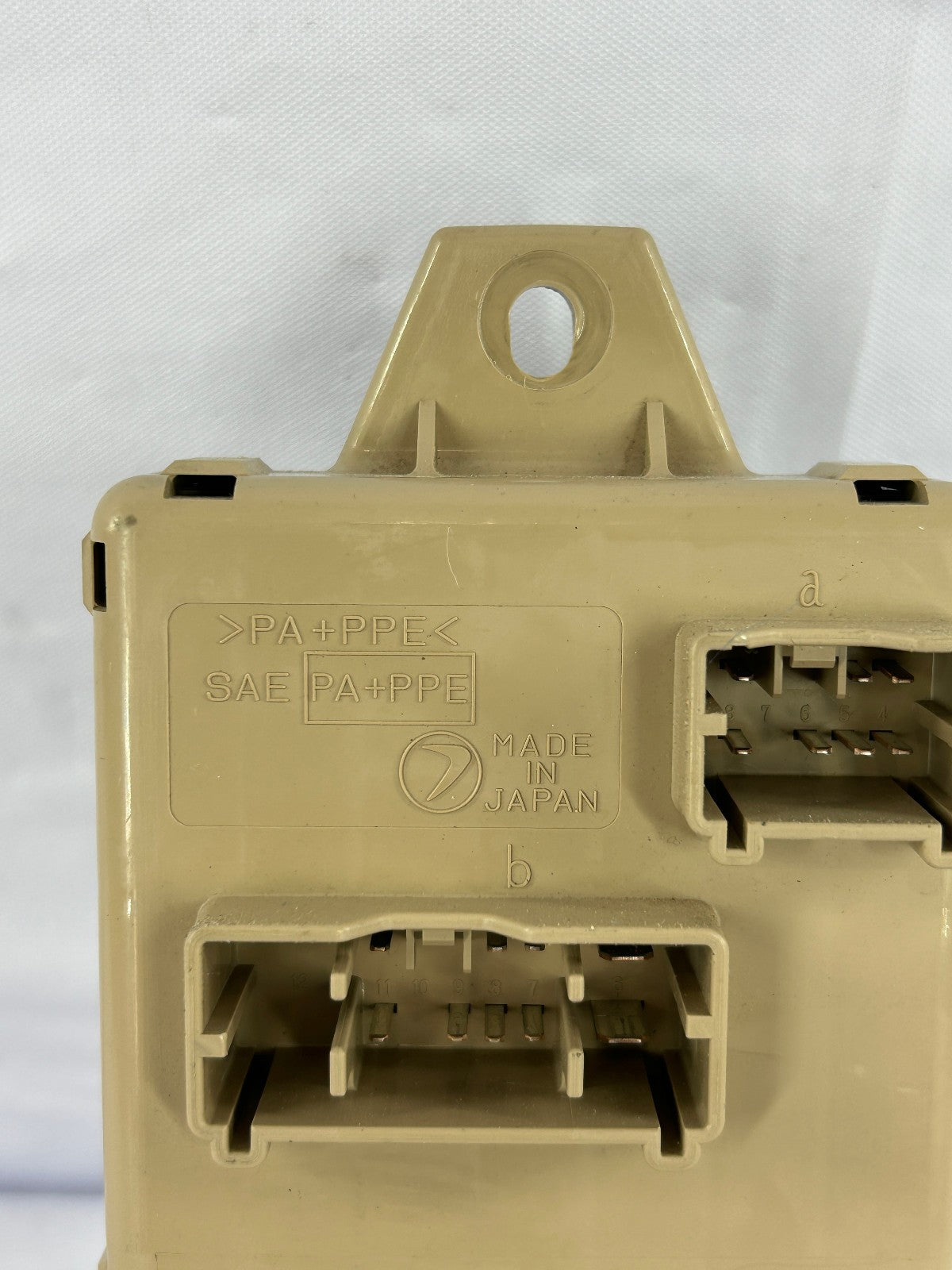 1998-2002 Subaru Forester Fuse Box Relay Junction Box 82201FC000  OEM