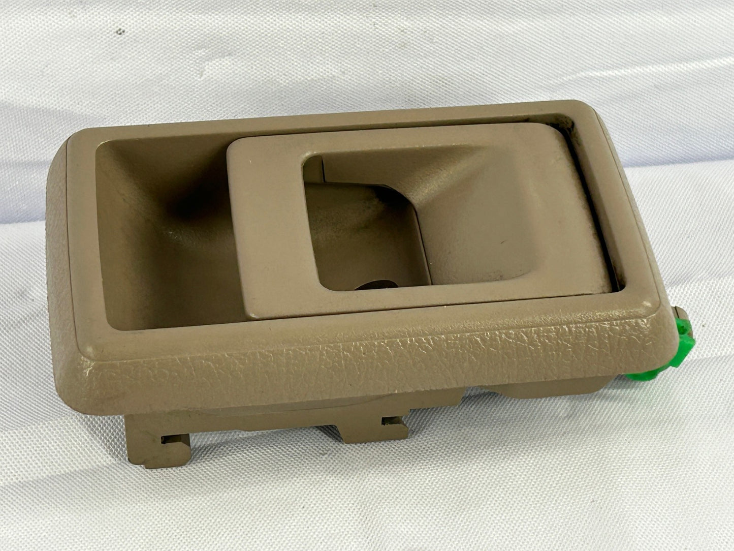 1990-1995 Toyota 4Runner Left Front Interior Door Handle Beige OEM 6920689107b0