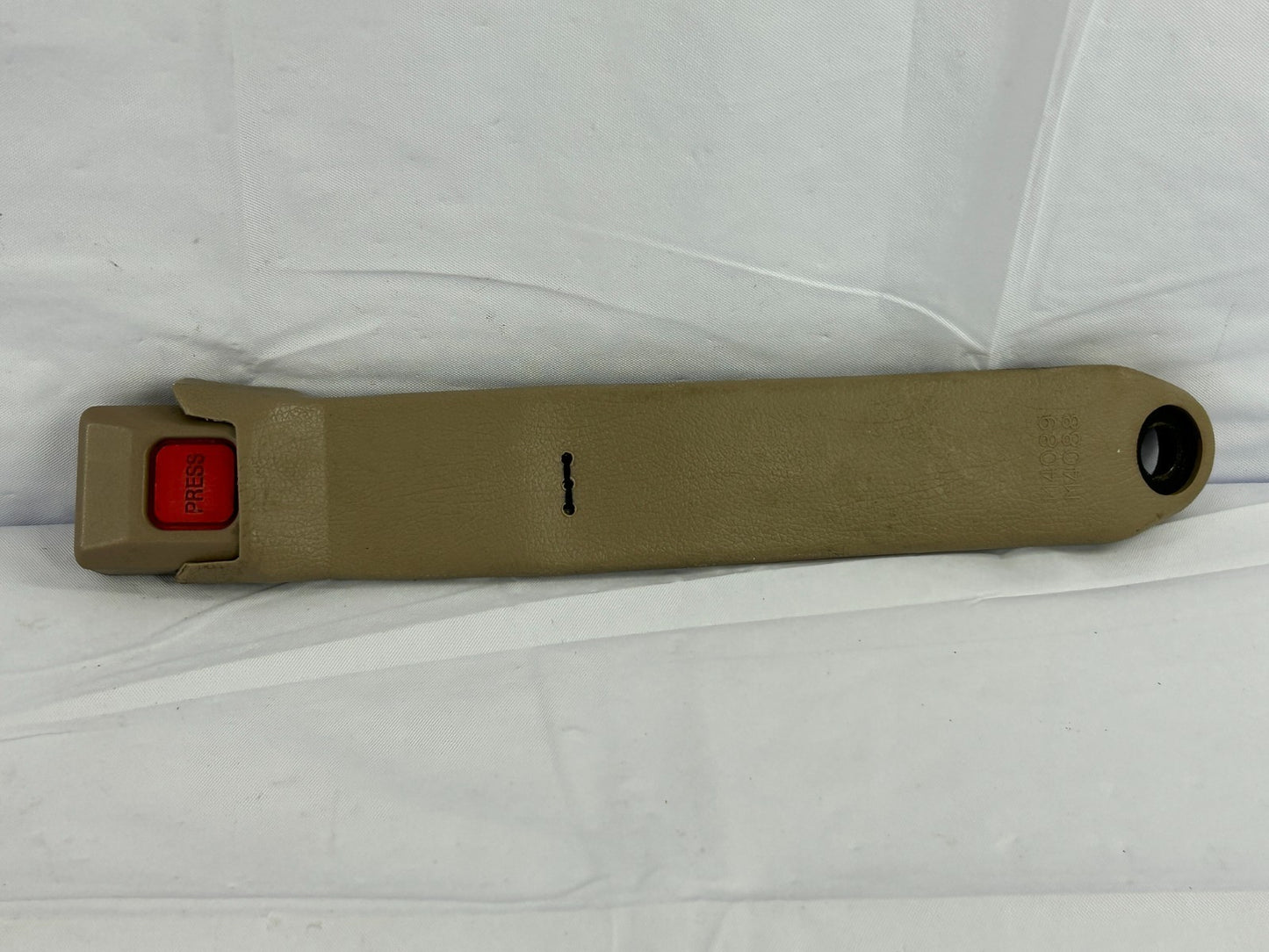 1992-95 Toyota 4Runner Front Right Seat Belt Buckle Receiver OEM 73230-04030-J0