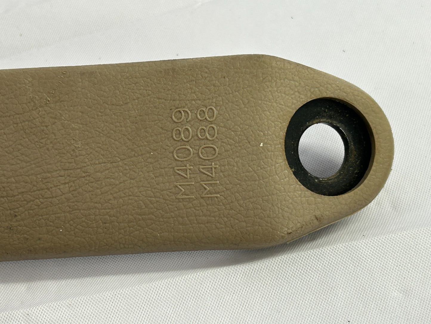 1992-95 Toyota 4Runner Front Right Seat Belt Buckle Receiver OEM 73230-04030-J0