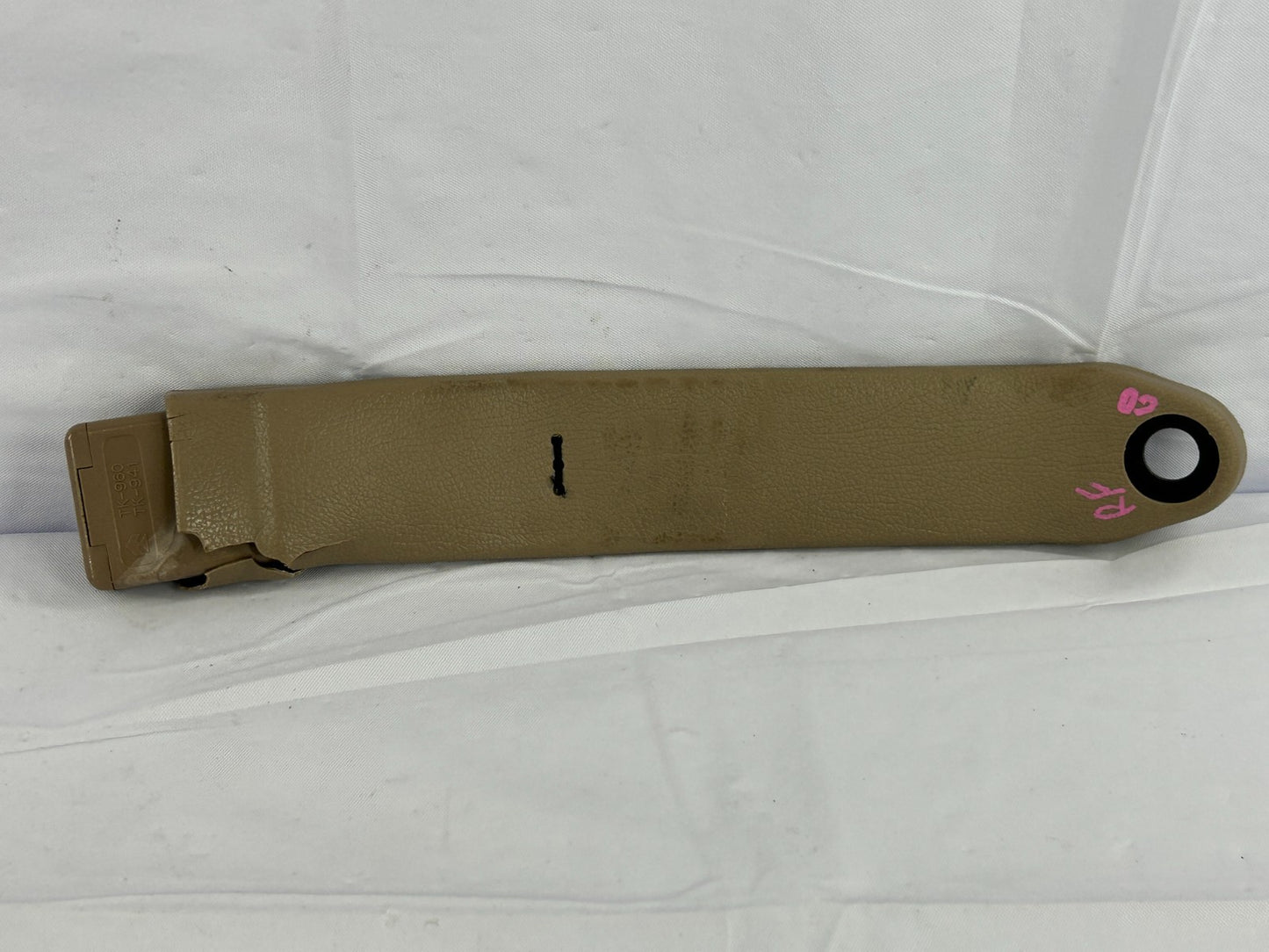 1992-95 Toyota 4Runner Front Right Seat Belt Buckle Receiver OEM 73230-04030-J0