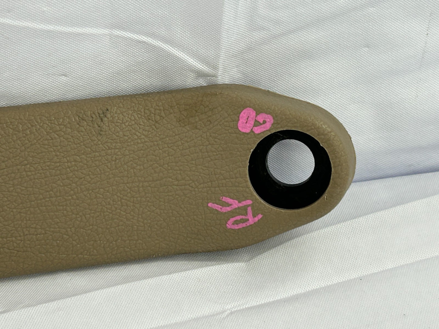 1992-95 Toyota 4Runner Front Right Seat Belt Buckle Receiver OEM 73230-04030-J0